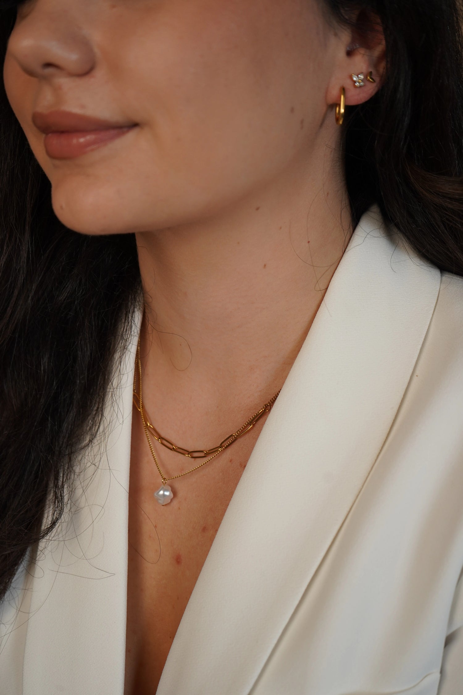 DRÅPPERLE Pozlátený dvojradový náhrdelník s perlovým príveskom