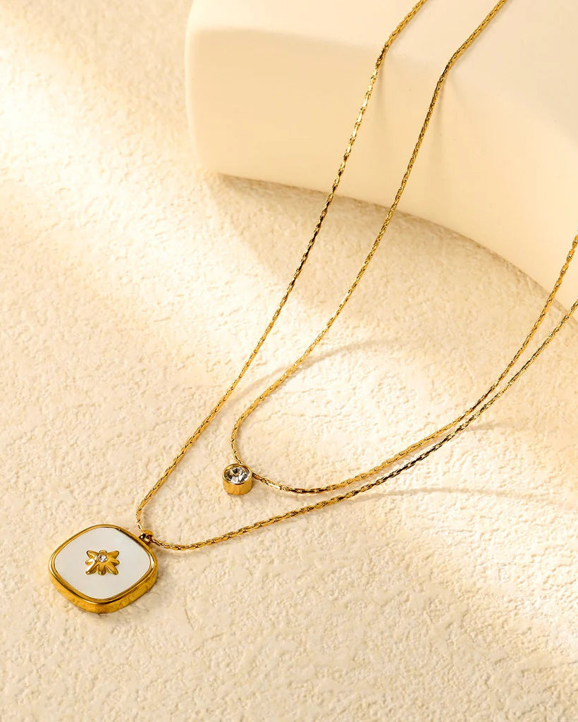 STJÄRNVIT Pozlátený dvojradový náhrdelník s príveskom